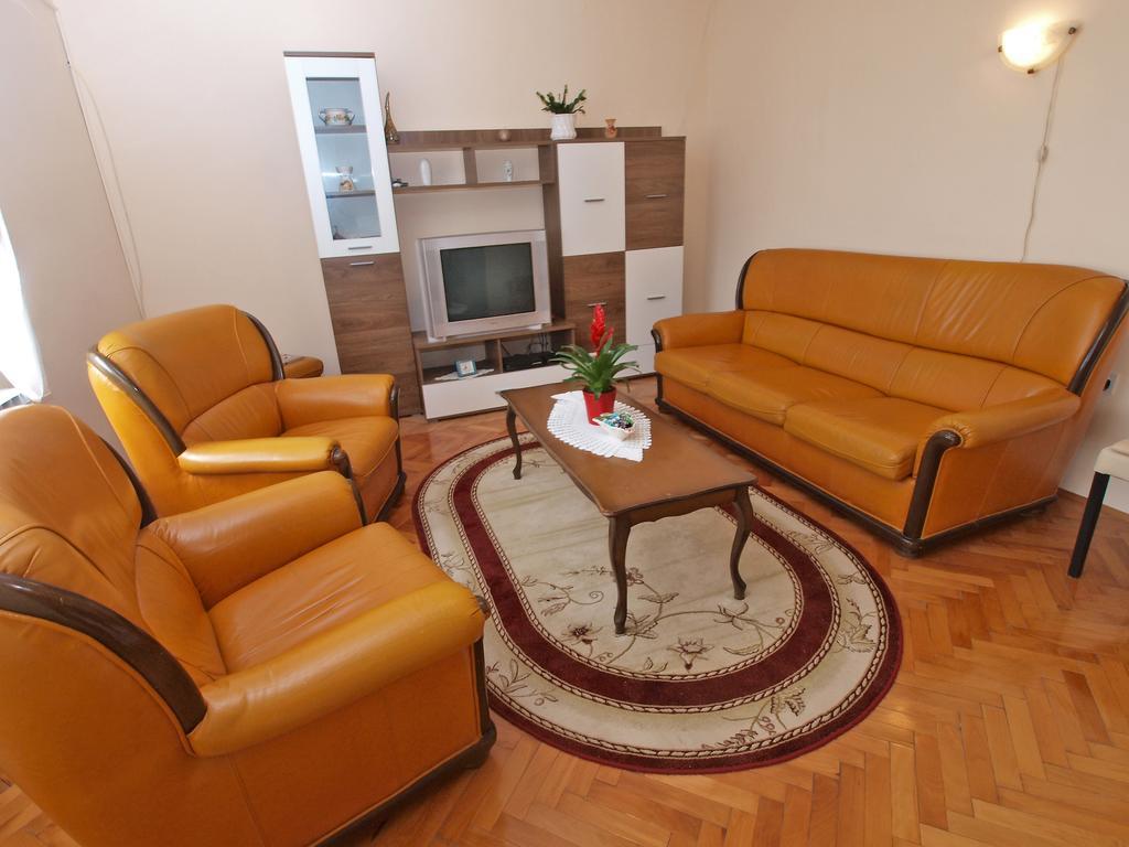 Apartments Ivanka 1056 Pula Luaran gambar